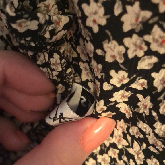 "Wings" vintage dress w/flowers and hourglass silhouette you just can’t capture! - Picture 9 of 11